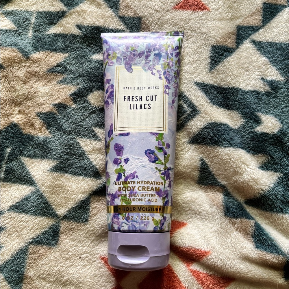 ❌SOLD DO NOT BUY❌ Bath & Body Works Fresh Cut Lilacs Body Cream